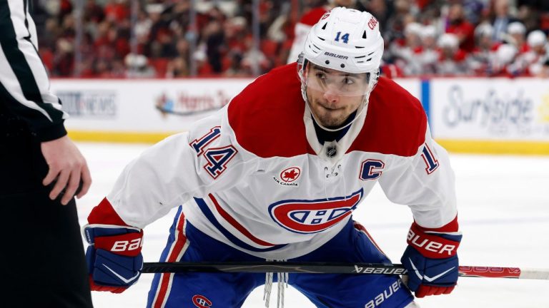 Montréal Canadiens' Nick Suzuki (14) watches the puck against the Carolina Hurricanes during the third period of an NHL hockey game in Raleigh, N.C., Thursday, Jan. 1, 2026. (Karl DeBlaker/AP)